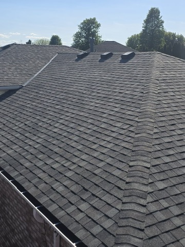 Finished roof valley and upper roof section by 905 Roofing Inc. in Durham Region and the GTA